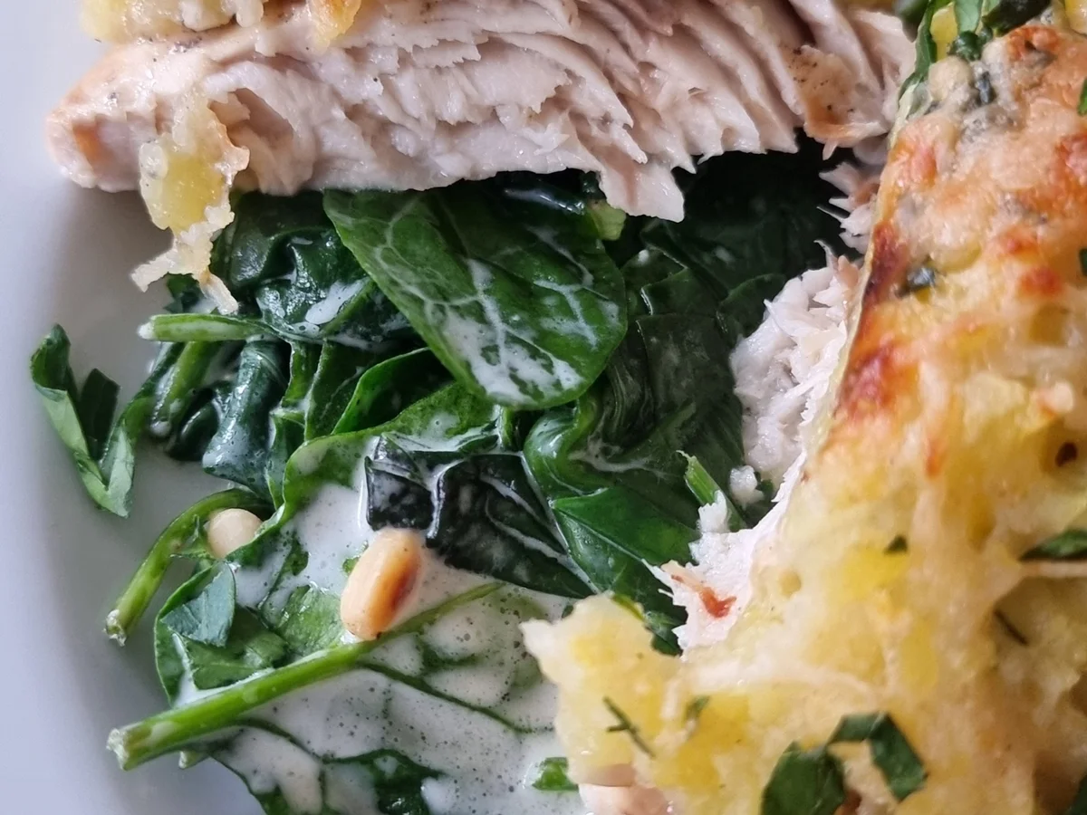 Rezept: Wildlachsfilet mit Kartoffelkruste auf Spinat Bild Nr. 16948 Wildlachsfilet mit Kartoffelkruste auf Spinat - Rezept - Bild Nr. 16948