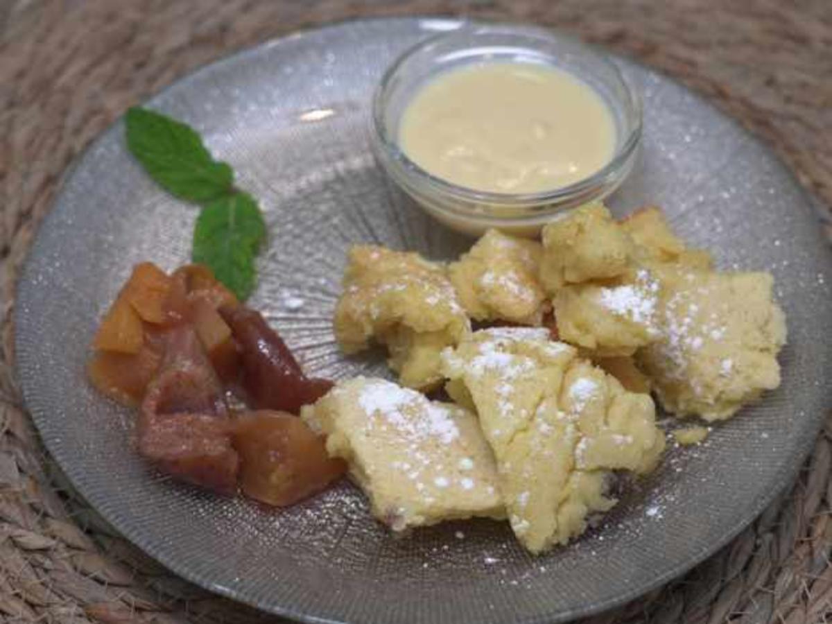Kaiserschmarrn mit Vanillesauce und Nektarinen-Feigen-Kompott - Rezept ...