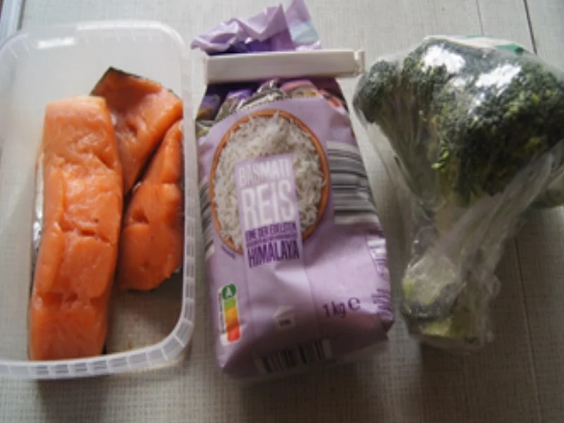 Lachsfilet mit Brokkoli und Curryreis - Rezept - Bild Nr. 3