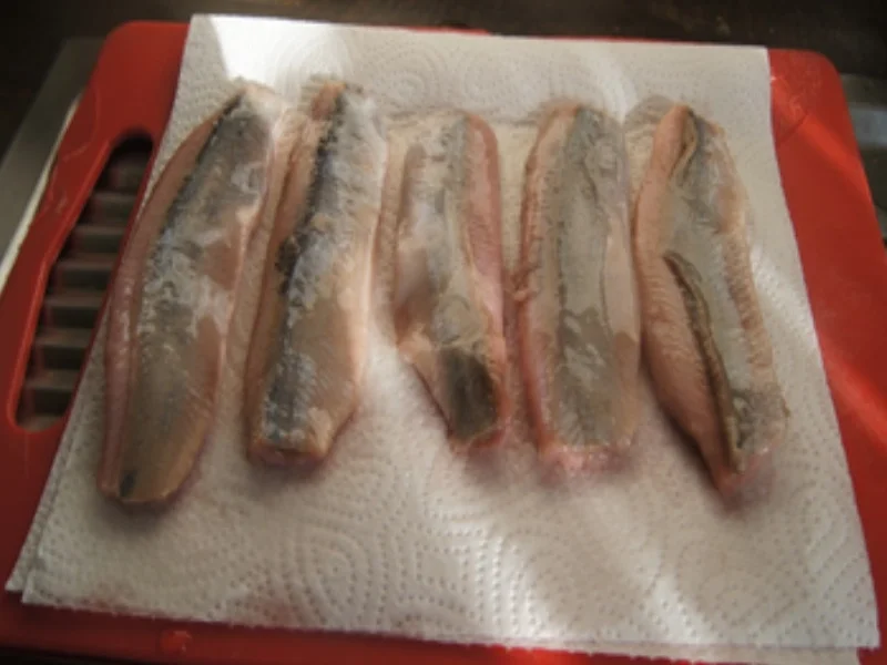 Rezept: Räuchermatjesfilet mit Rote-Bete-Sala und Kümmel-Pellkartoffeln Bild Nr. 16936 Räuchermatjesfilet mit Rote-Bete-Sala und Kümmel-Pellkartoffeln - Rezept - Bild Nr. 16936