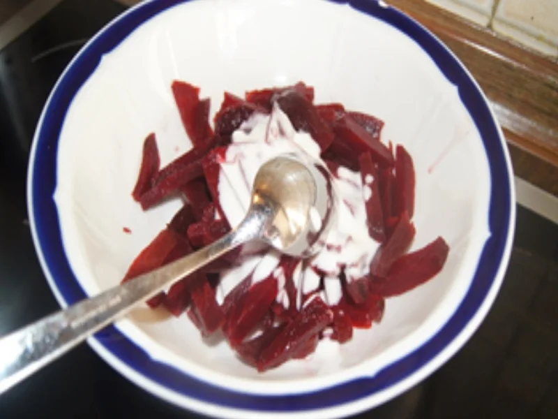 Rezept: Räuchermatjesfilet mit Rote-Bete-Sala und Kümmel-Pellkartoffeln Bild Nr. 16938 Räuchermatjesfilet mit Rote-Bete-Sala und Kümmel-Pellkartoffeln - Rezept - Bild Nr. 16938