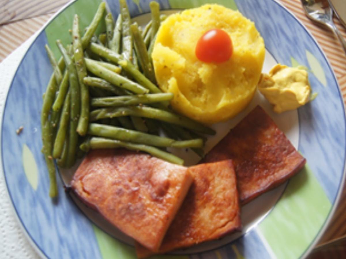 Leberkäse mitgrünen Bohnen und Kartoffelstampf - Rezept - kochbar.de