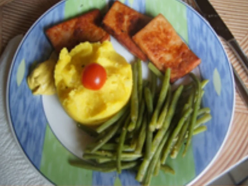 Rezept: Leberkäse mitgrünen Bohnen und Kartoffelstampf Bild Nr. 11 Leberkäse mitgrünen Bohnen und Kartoffelstampf - Rezept - Bild Nr. 11