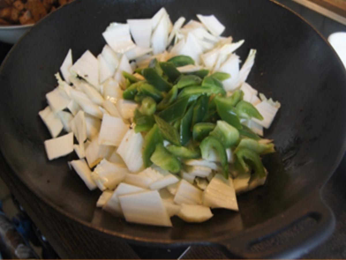 Pfannengerührter Chinakohl mit grüner Paprika und Tofu - Rezept - Bild Nr. 16944