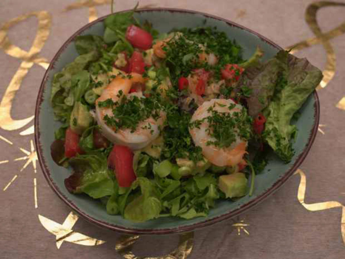 Avocado Salat mit Garnelen und Honig Chili Dressing - von Das perfekte ...