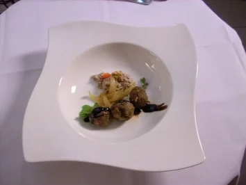 Byzantinische Fleischmurmeln mit Walnussdip - Rezept