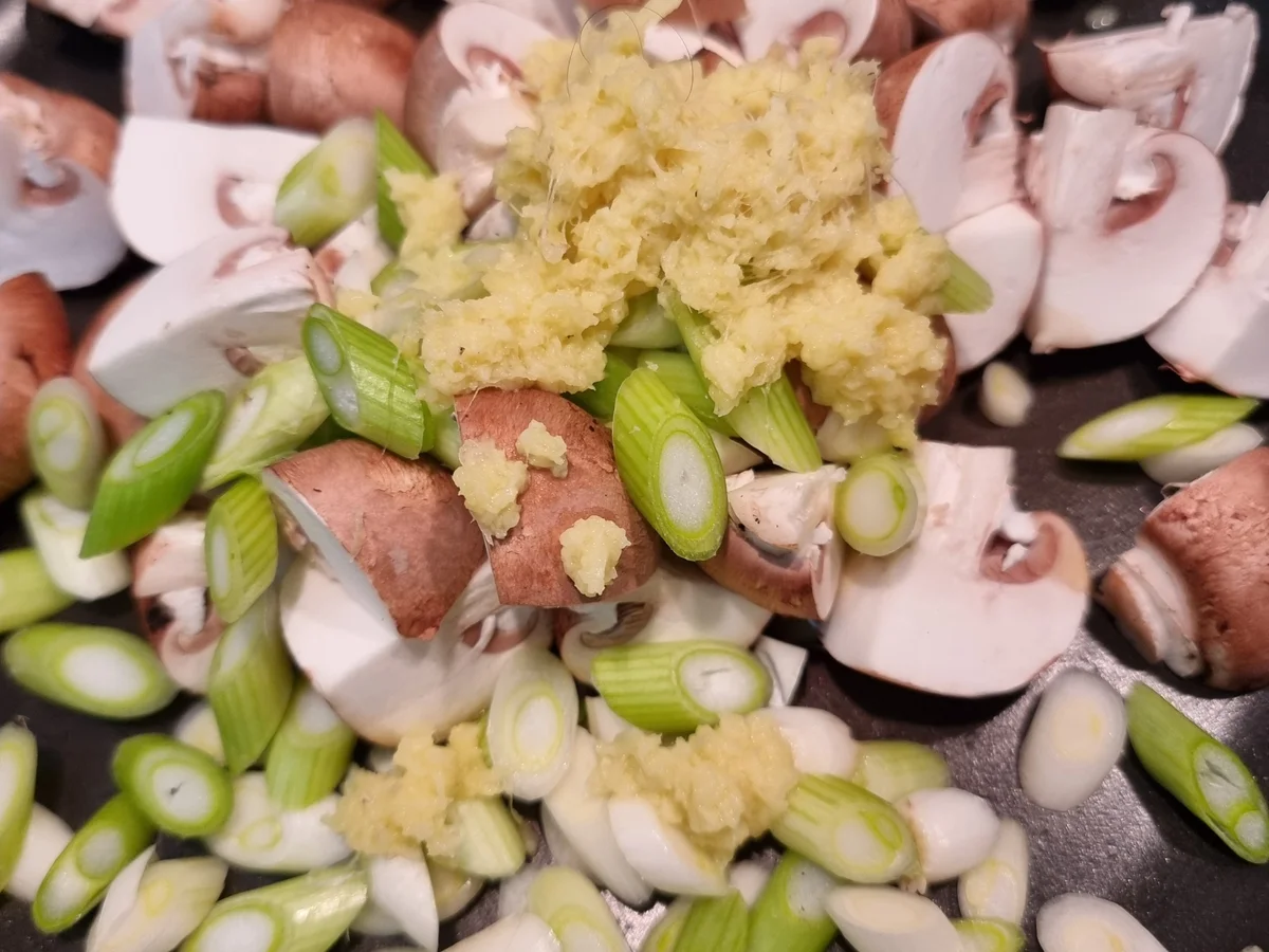 Rezept: Asia-Nudel mit Champignons Bild Nr. 16940 Asia-Nudel mit Champignons - Rezept - Bild Nr. 16940