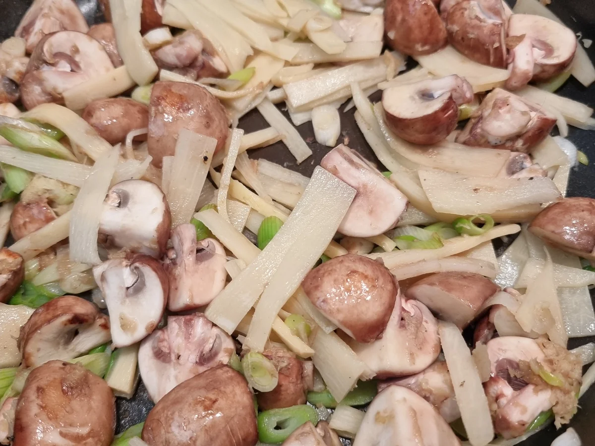 Rezept: Asia-Nudel mit Champignons Bild Nr. 16943 Asia-Nudel mit Champignons - Rezept - Bild Nr. 16943