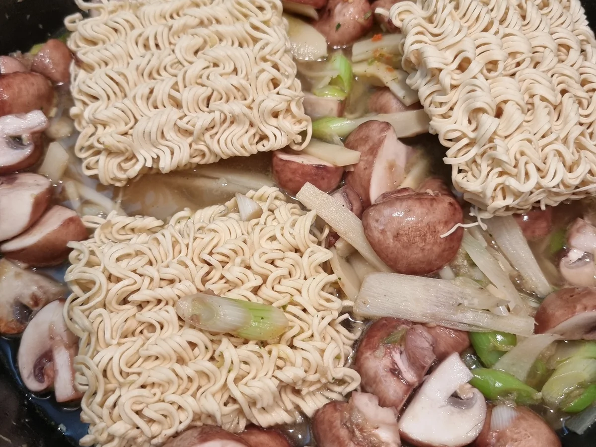 Rezept: Asia-Nudel mit Champignons Bild Nr. 16945 Asia-Nudel mit Champignons - Rezept - Bild Nr. 16945