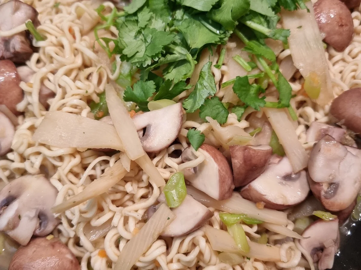Rezept: Asia-Nudel mit Champignons Bild Nr. 16947 Asia-Nudel mit Champignons - Rezept - Bild Nr. 16947