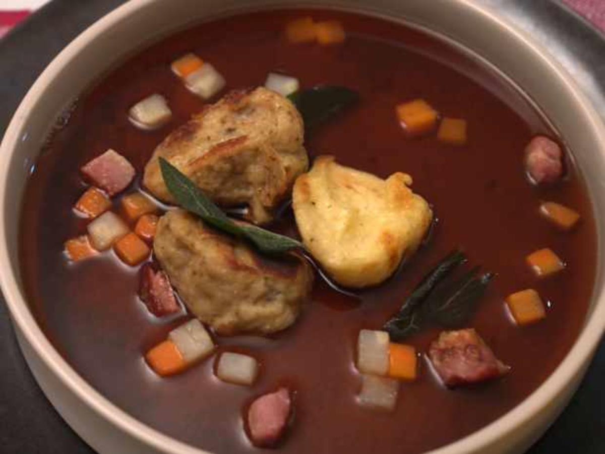 Knepfle mit geräuchertem Hering und Rote Bete Brühe - von Das perfekte ...