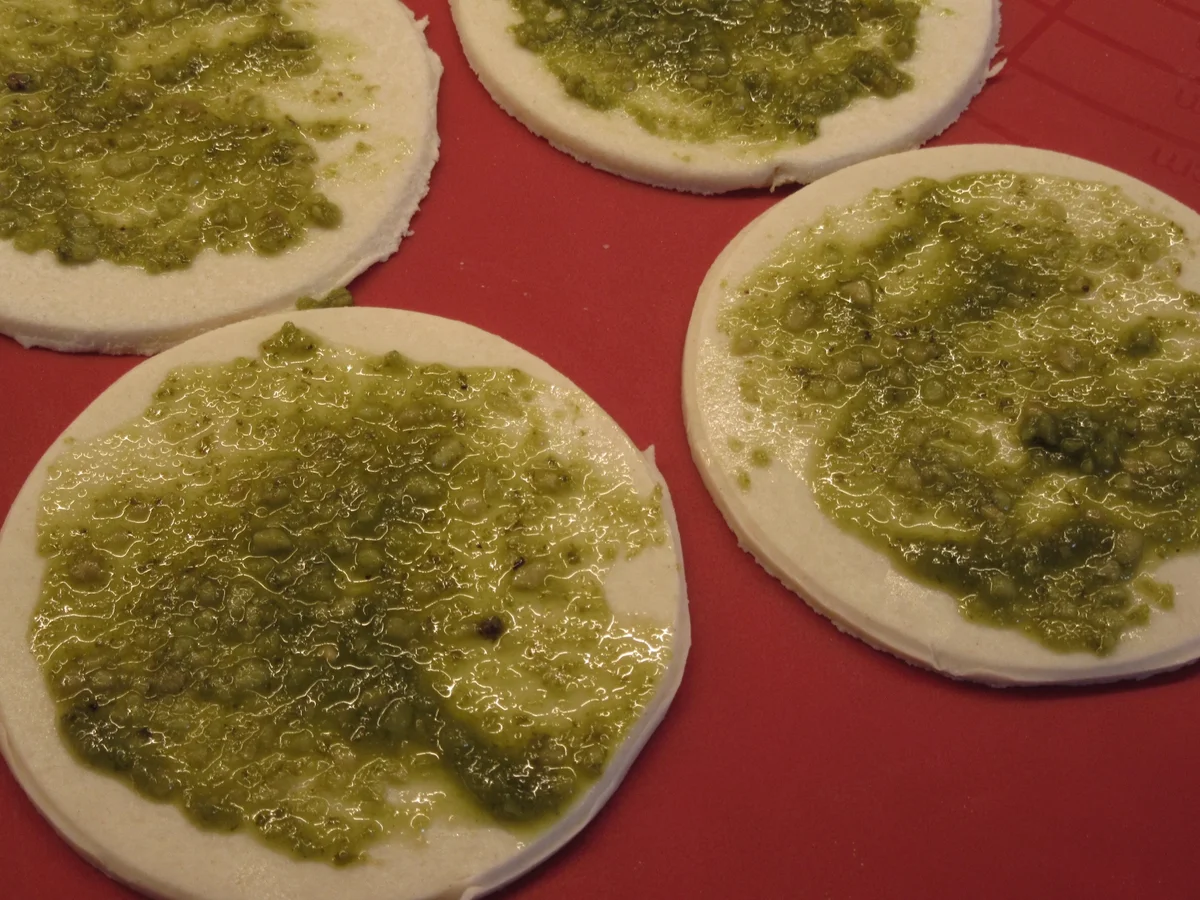 Pikantes Backen: Caprese-Röschen - Rezept - Bild Nr. 16948