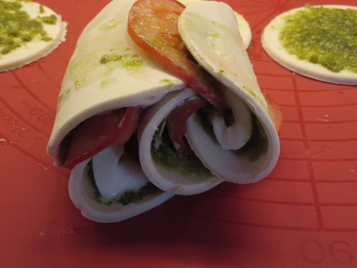 Pikantes Backen: Caprese-Röschen - Rezept - Bild Nr. 16950