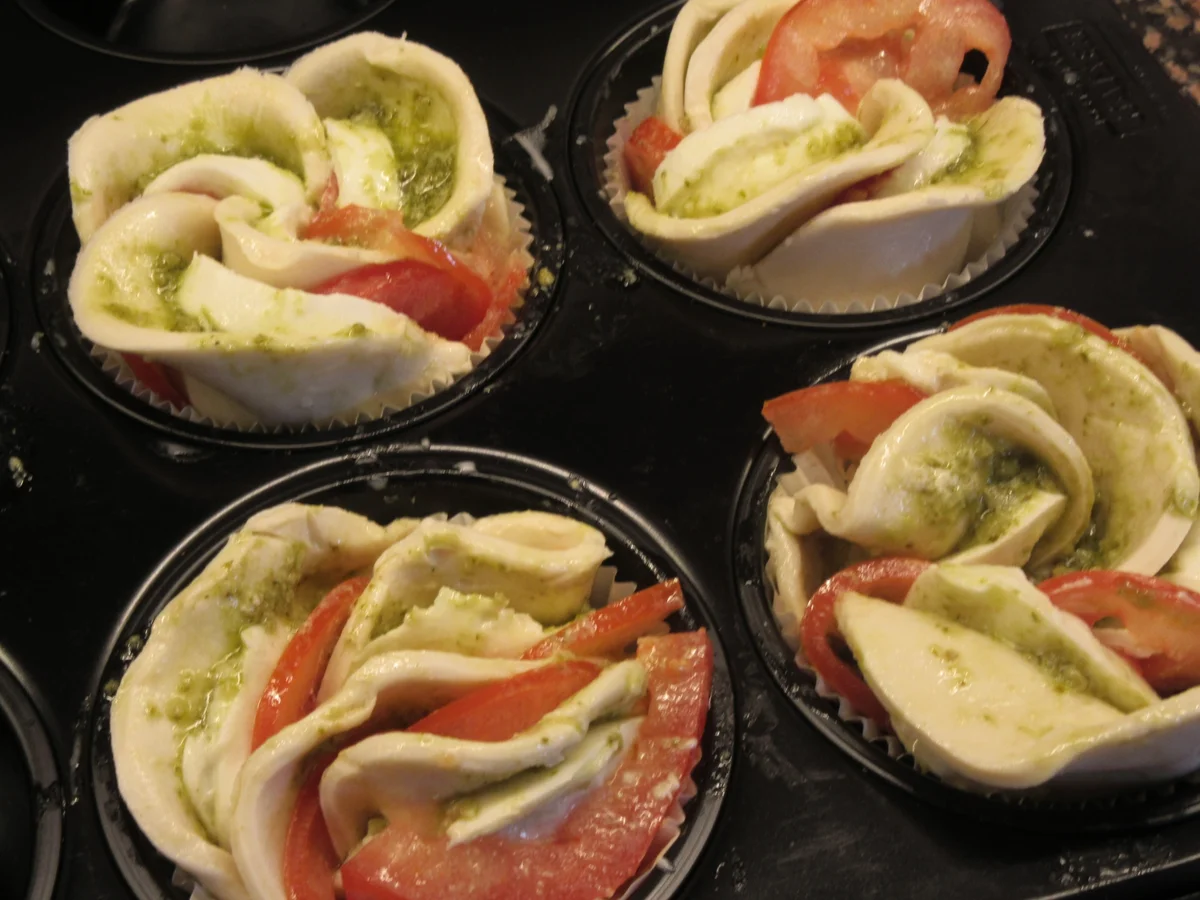 Pikantes Backen: Caprese-Röschen - Rezept - Bild Nr. 16951