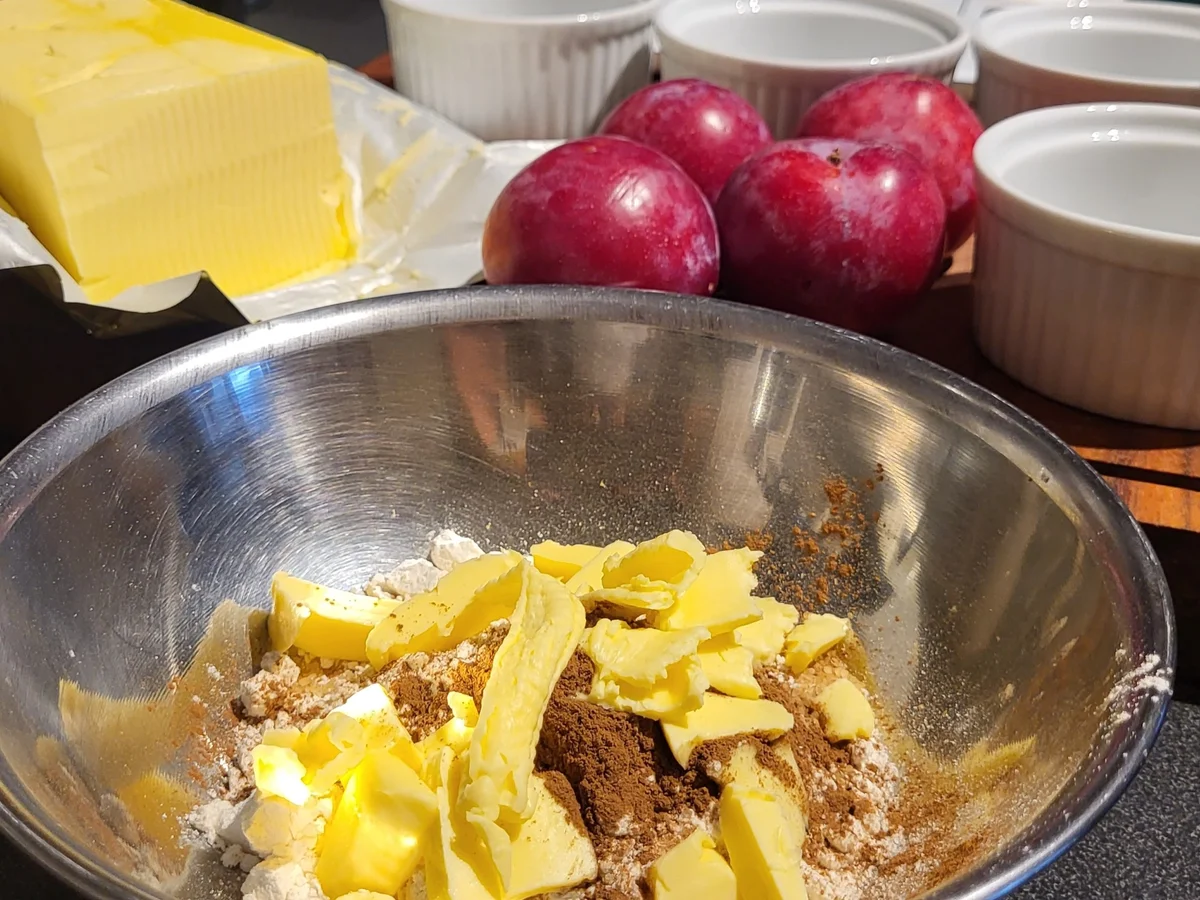 Rezept: BiNe` S PFLAUMEN CRUMBLE Bild Nr. 16951 BiNe` S PFLAUMEN CRUMBLE - Rezept - Bild Nr. 16951