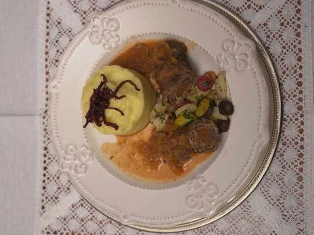 Rezept: Gefüllte Rinderrouladen mit Kartoffelpüree und Wurzelgemüse Bild Nr. 16951 Gefüllte Rinderrouladen mit Kartoffelpüree und Wurzelgemüse - Rezept - Bild Nr. 16951