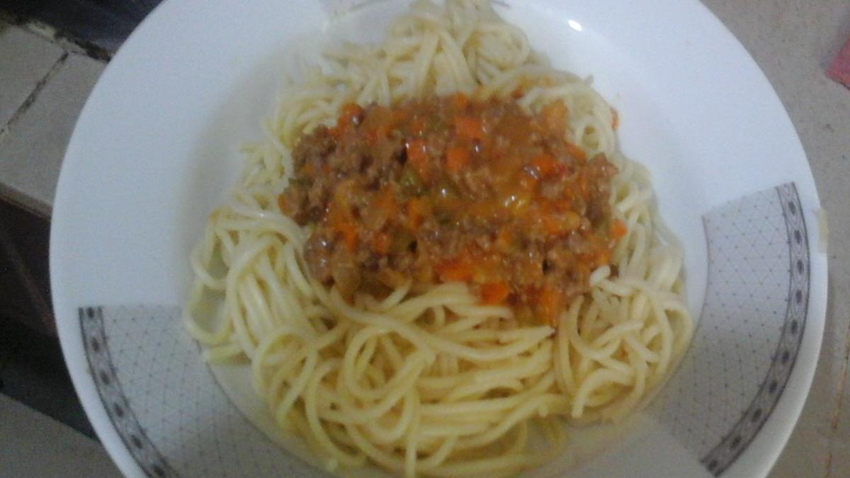 Spaghetti mit Rindermett-Gemüse-Sauce - Rezept - Bild Nr. 2