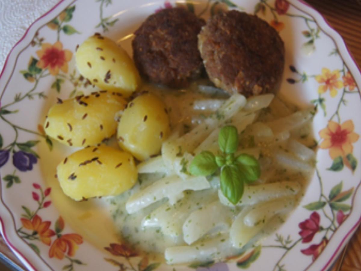 Rindermett-Buletten mit Rahm-Kohlrabi und Kümmel-Drillingen - Rezept ...