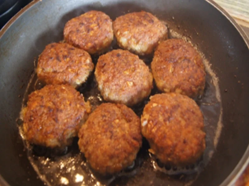 Rindermett-Buletten mit Rahm-Kohlrabi und Kümmel-Drillingen - Rezept - Bild Nr. 9