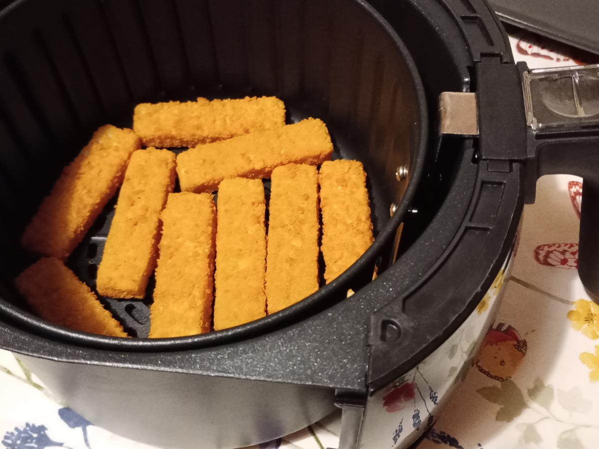Fischstäbchen aus der Heißluftfritteuse - schnell &amp; einfach - von Nina1