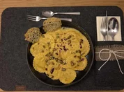 Nudeltaschen mit cremigem Butternusskürbis-Kern und Parmesanchip - Rezept - Bild Nr. 2