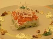 Gebeiztes Lachstürmchen mit Gurke und Frischkäsecreme - Rezept - Bild Nr. 2