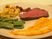 Rezept: Rinderfilet mit Rosmarinkartoffelwürfel und Möhrenpüree Bild Nr. 2 Rinderfilet mit Rosmarinkartoffelwürfel und Möhrenpüree - Rezept - Bild Nr. 2