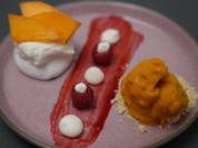 Pavlova mit Vanillesahne und Mangosorbet auf Crumble - Rezept - Bild Nr. 16981