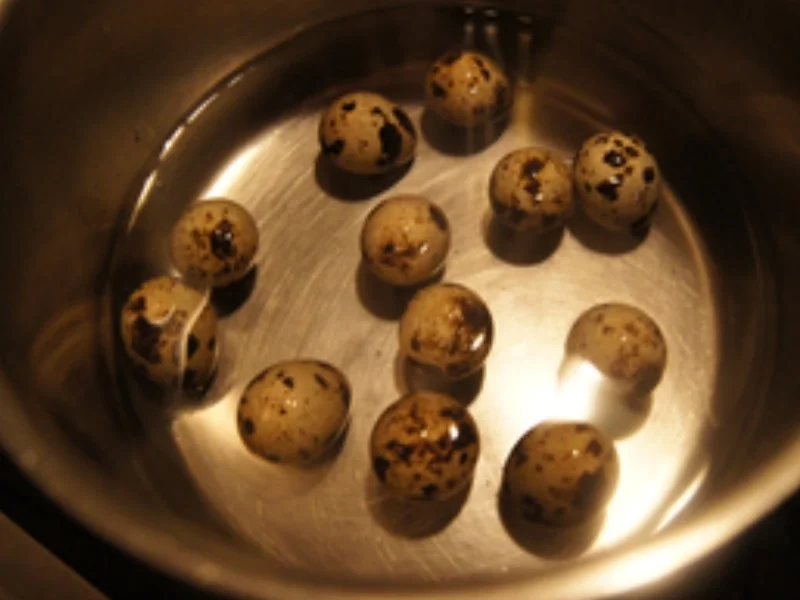 Hackfleischbällchen mit Wachteleiern, Rahmsauce, Brokkoli und Kartoffelstampf - Rezept - Bild Nr. 5