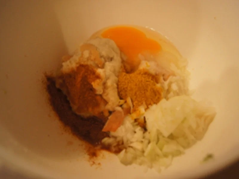 Hackfleischbällchen mit Wachteleiern, Rahmsauce, Brokkoli und Kartoffelstampf - Rezept - Bild Nr. 7