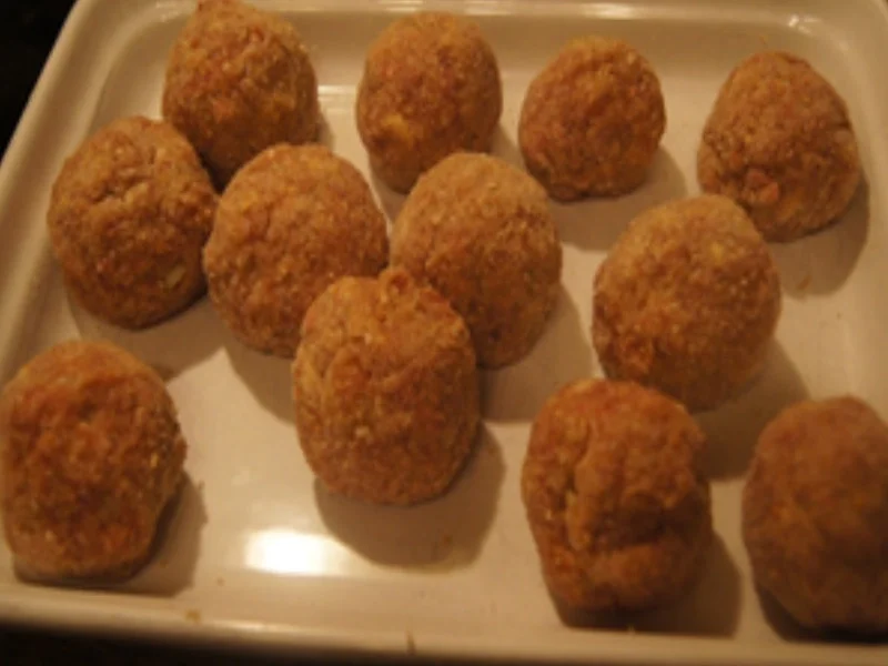 Hackfleischbällchen mit Wachteleiern, Rahmsauce, Brokkoli und Kartoffelstampf - Rezept - Bild Nr. 9