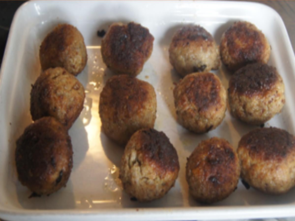 Hackfleischbällchen mit Wachteleiern, Rahmsauce, Brokkoli und Kartoffelstampf - Rezept - Bild Nr. 12