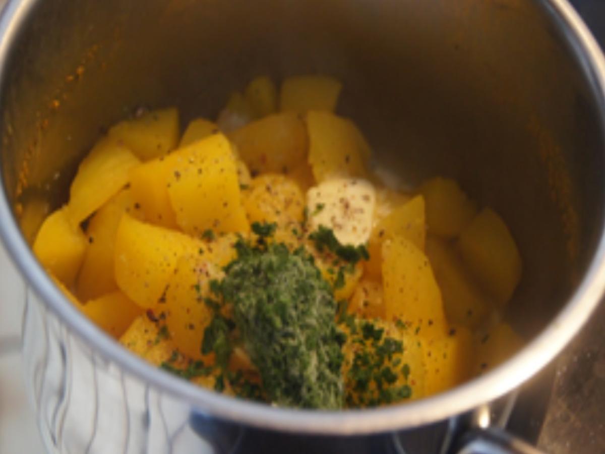 Hackfleischbällchen mit Wachteleiern, Rahmsauce, Brokkoli und Kartoffelstampf - Rezept - Bild Nr. 16