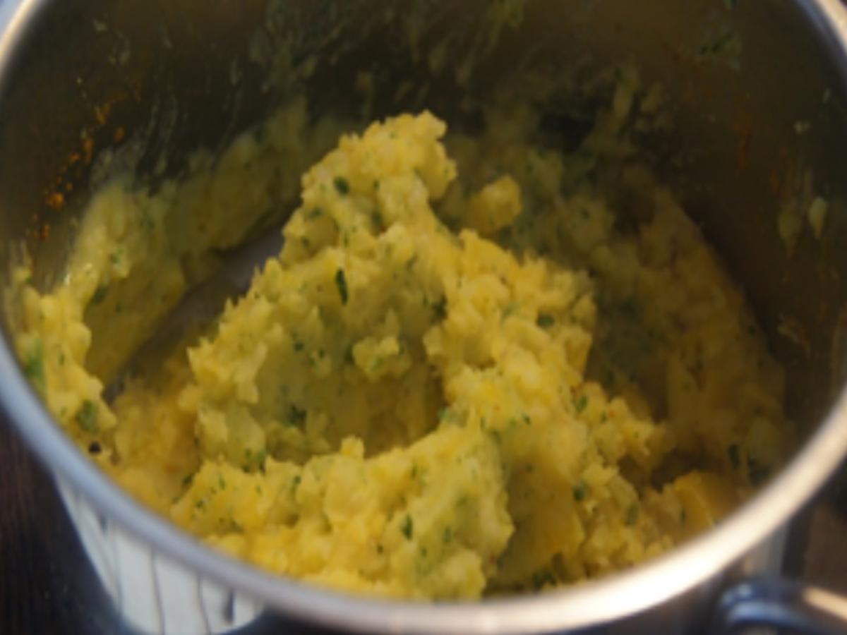 Hackfleischbällchen mit Wachteleiern, Rahmsauce, Brokkoli und Kartoffelstampf - Rezept - Bild Nr. 17