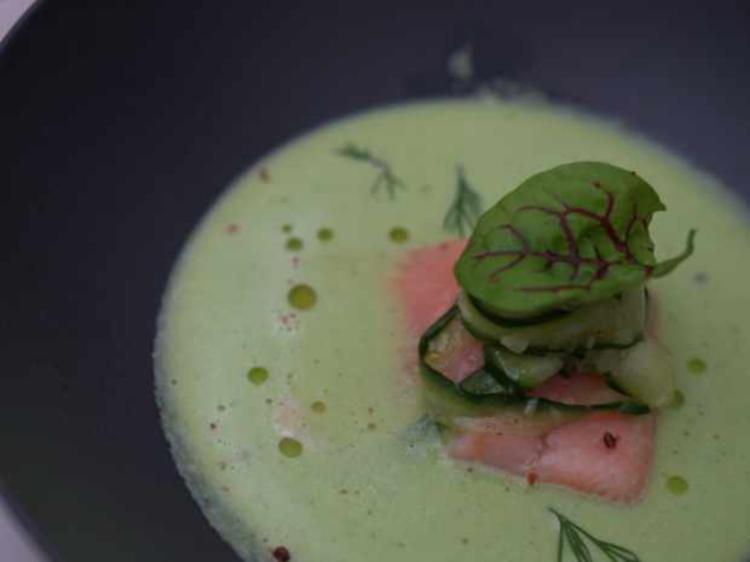 Gurken Buttermilch Suppe mit konfierter Lachsforelle - von Das perfekte ...