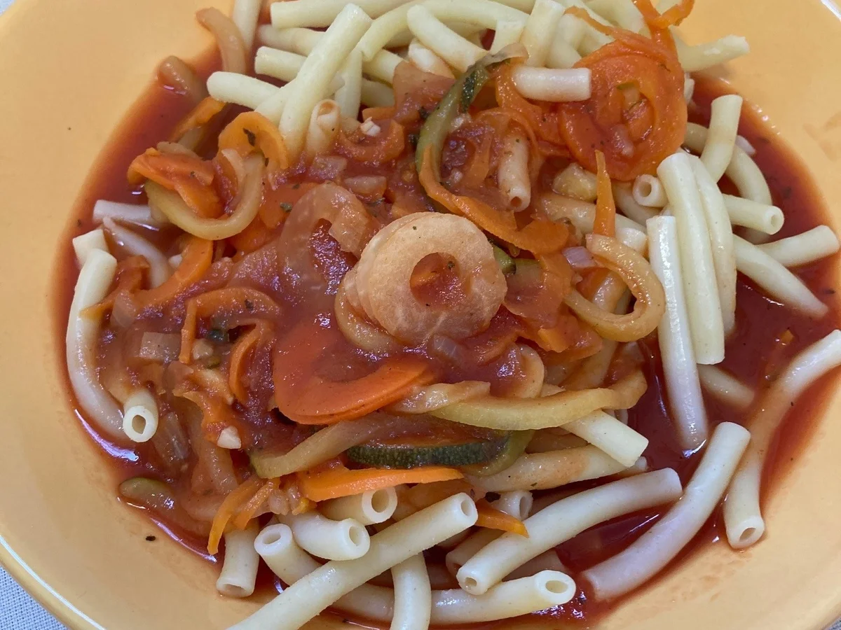 Inabs Nudeln mit Tomatensoße und Gemüse - Rezept - Bild Nr. 16981