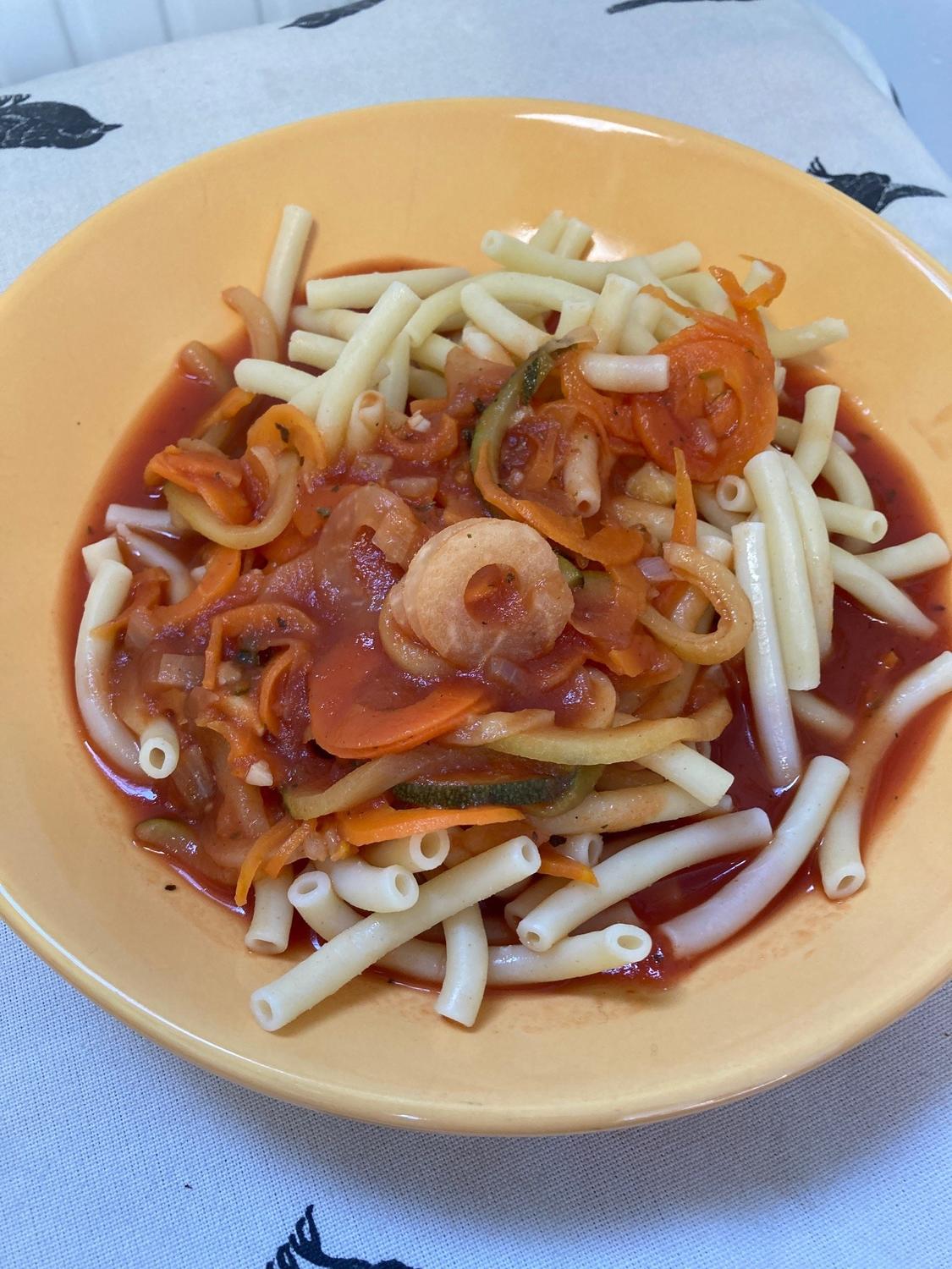 Inabs Nudeln mit Tomatensoße und Gemüse - Rezept - kochbar.de