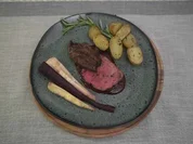 Hohe Rippe vom Rind mit Rosmarinkartoffeln und Pastinaken - Rezept - Bild Nr. 2