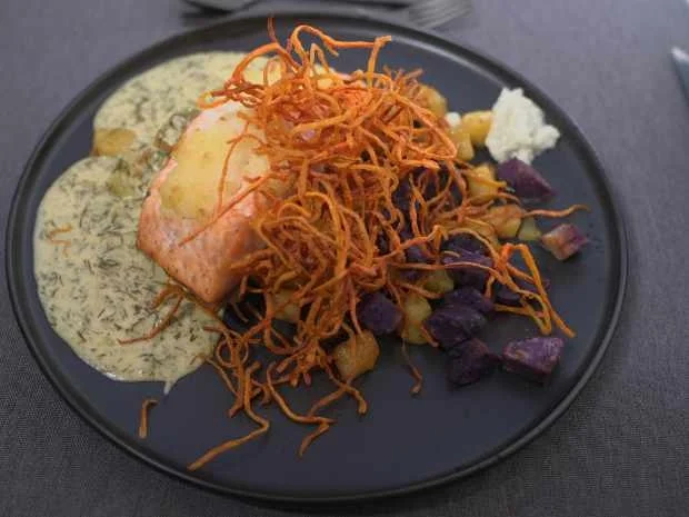 Rezept: Lachs mit Karottenstroh, Kartoffeln und Senf-Dill-Soße Bild Nr. 2 Lachs mit Karottenstroh, Kartoffeln und Senf-Dill-Soße - Rezept - Bild Nr. 2