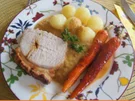 Schweine-Krustenbraten mit würziger Bratensauce, Honig-Bundmöhren und Mini-Kartoffelknödel - Rezept - Bild Nr. 2