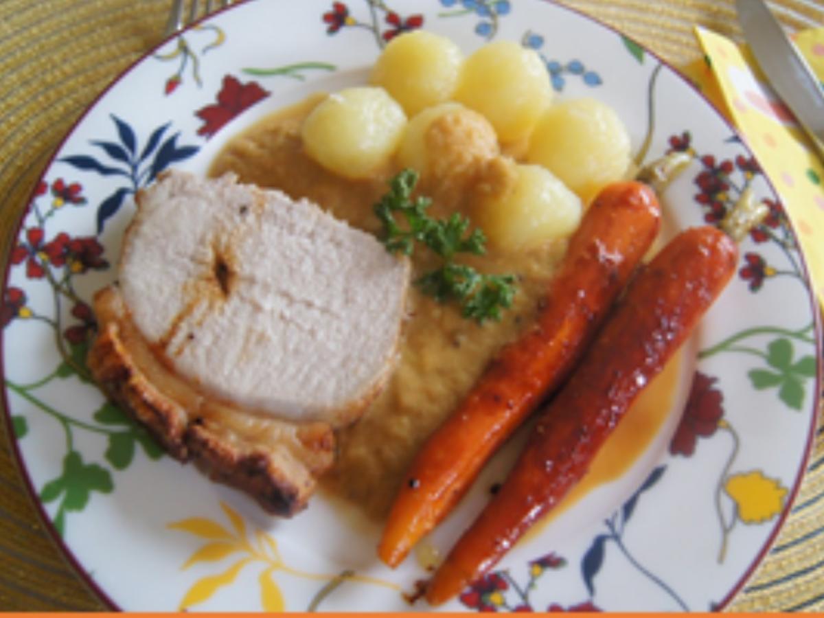 Schweine-Krustenbraten mit würziger Bratensauce, Honig-Bundmöhren und ...