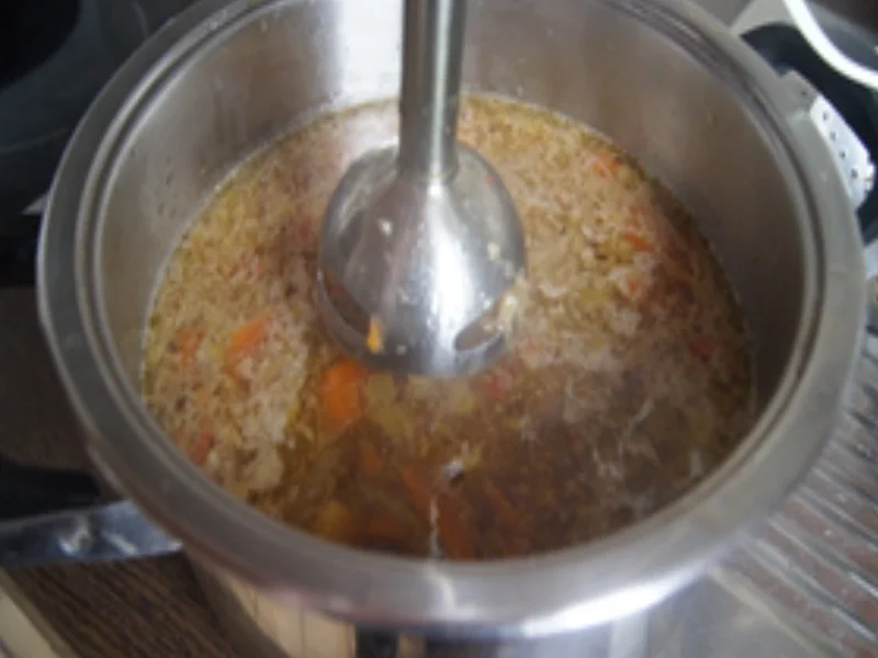 Schweine-Krustenbraten mit würziger Bratensauce, Honig-Bundmöhren und Mini-Kartoffelknödel - Rezept - Bild Nr. 15