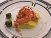 Rezept: Marinierte Gambas mit Kartoffelpรผree auf Schalotten-Chili-Konfitรผre Bild Nr. 2 Marinierte Gambas mit Kartoffelpรผree auf Schalotten-Chili-Konfitรผre - Rezept - Bild Nr. 2