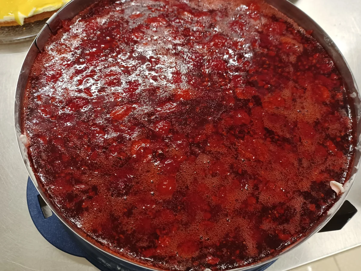 Rezept: Himbeer-Quark-Torte Bild Nr. 3 Himbeer-Quark-Torte - Rezept - Bild Nr. 3