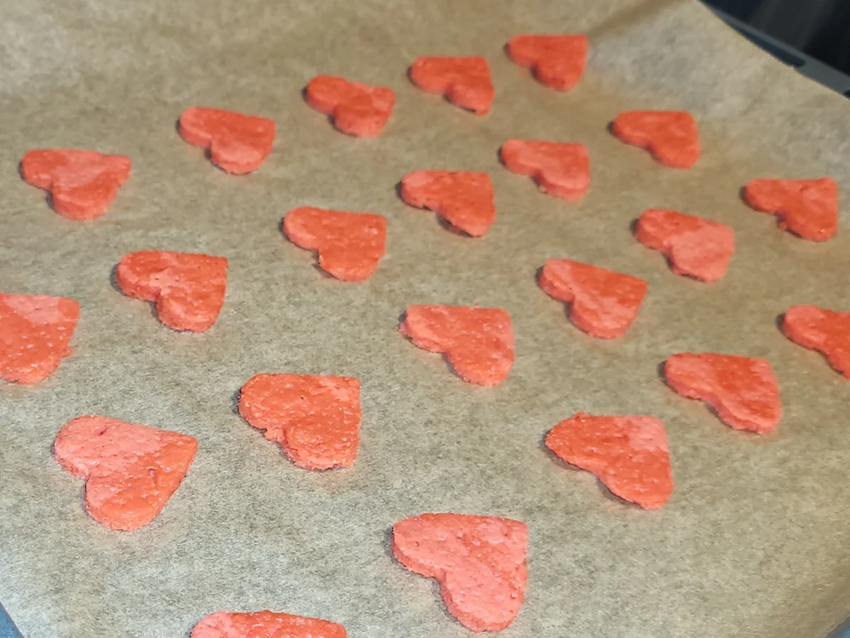 Rezept: BiNe` S ERDBEER BISKUITROLLE Bild Nr. 17012 BiNe` S ERDBEER BISKUITROLLE - Rezept - Bild Nr. 17012