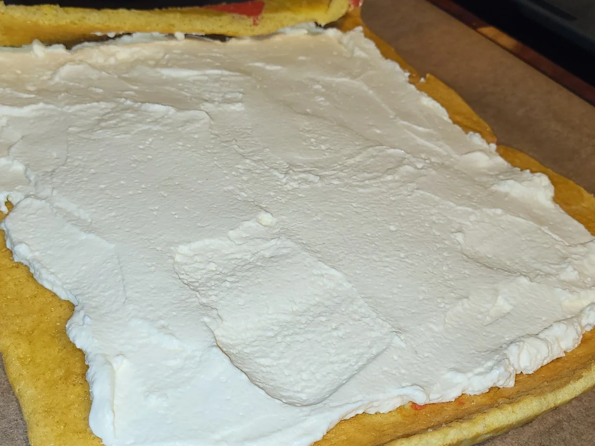 Rezept: BiNe` S ERDBEER BISKUITROLLE Bild Nr. 17014 BiNe` S ERDBEER BISKUITROLLE - Rezept - Bild Nr. 17014