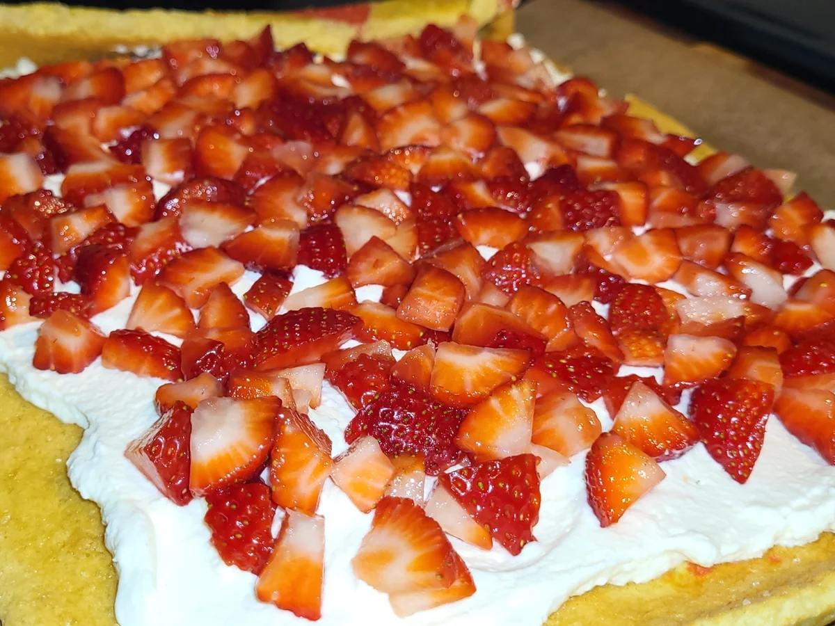 Rezept: BiNe` S ERDBEER BISKUITROLLE Bild Nr. 17015 BiNe` S ERDBEER BISKUITROLLE - Rezept - Bild Nr. 17015