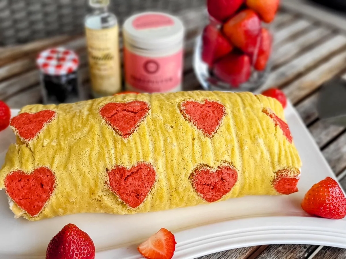 Rezept: BiNe` S ERDBEER BISKUITROLLE Bild Nr. 17016 BiNe` S ERDBEER BISKUITROLLE - Rezept - Bild Nr. 17016