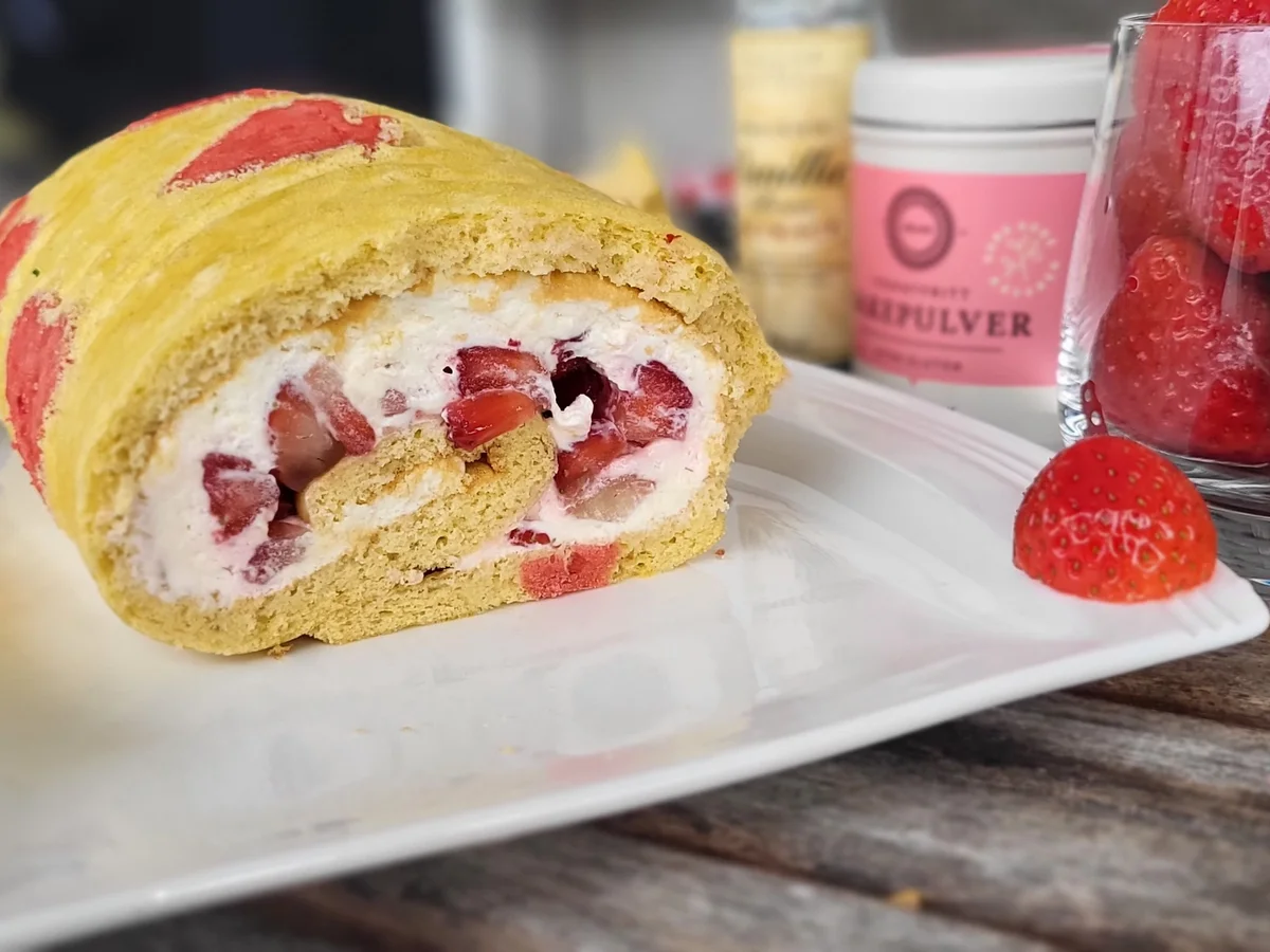 Rezept: BiNe` S ERDBEER BISKUITROLLE Bild Nr. 17017 BiNe` S ERDBEER BISKUITROLLE - Rezept - Bild Nr. 17017