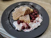 Eierlikör Waffeln mit Kirschragout +Sahne - Rezept - Bild Nr. 17014